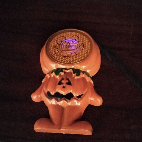 Halloween Light Up Pumpkin Necklace Flashing Colors - Picture 2 of 6